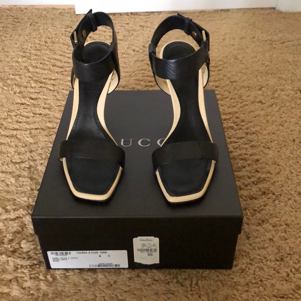 Gucci Sandals - Picture 1 of 4